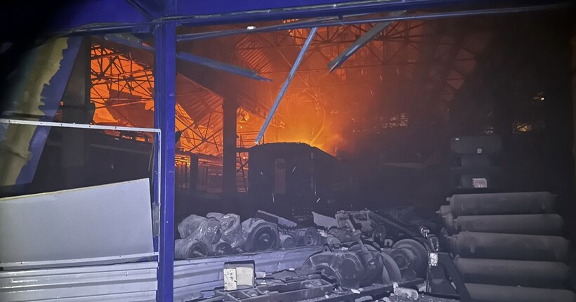 Росіяни атакували вокзал і депо у Дніпрі: фото наслідків