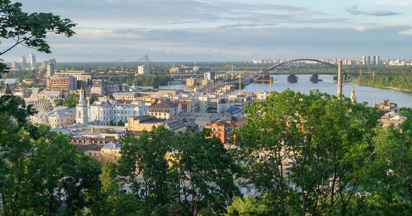 У Києві обмежать рух Південним мостом під час повітряної тривоги