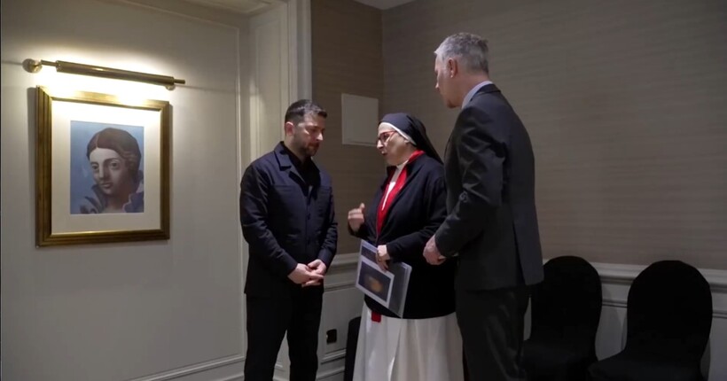 Зеленський у Мадриді нагородив сестру Марію Люсію орденом княгині Ольги ІІІ ступеня 