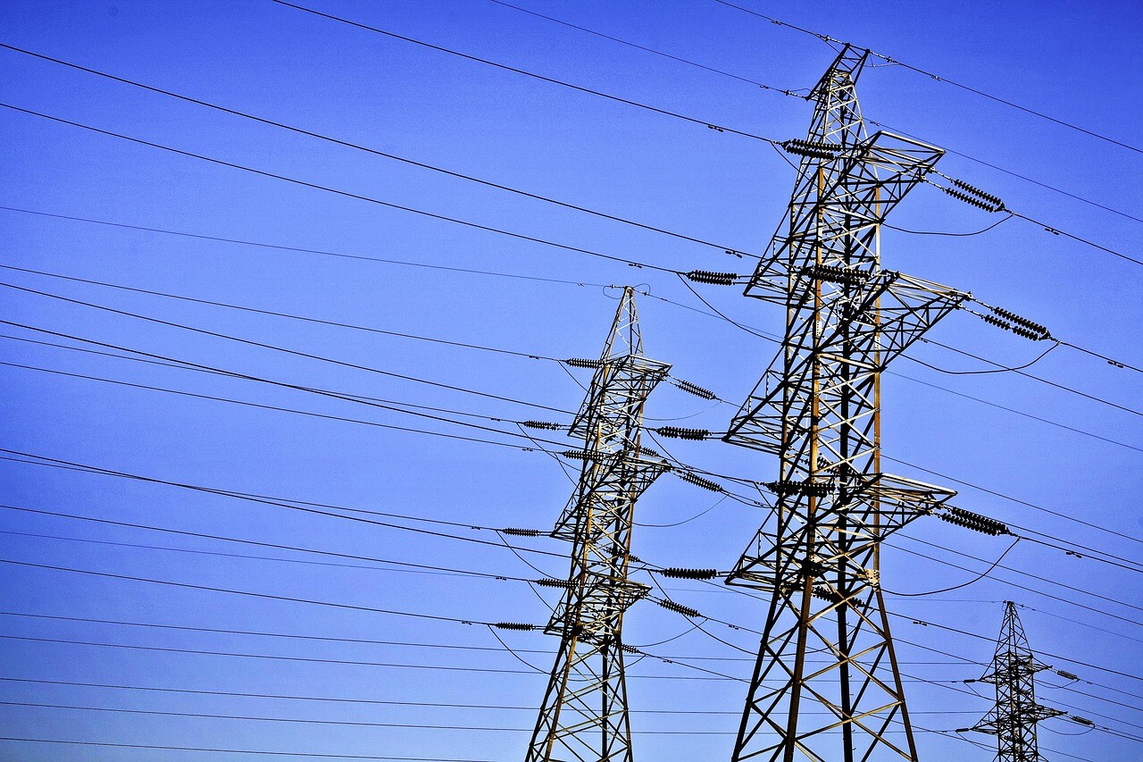 В окремих регіонах України через наслідки атаки введені аварійні відключення - 