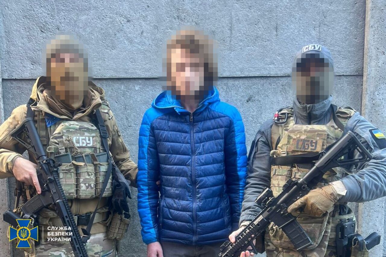 СБУ затримала інформатора ФСБ, який наводив російські удари по позиціях українських бійців у Костянтинівці