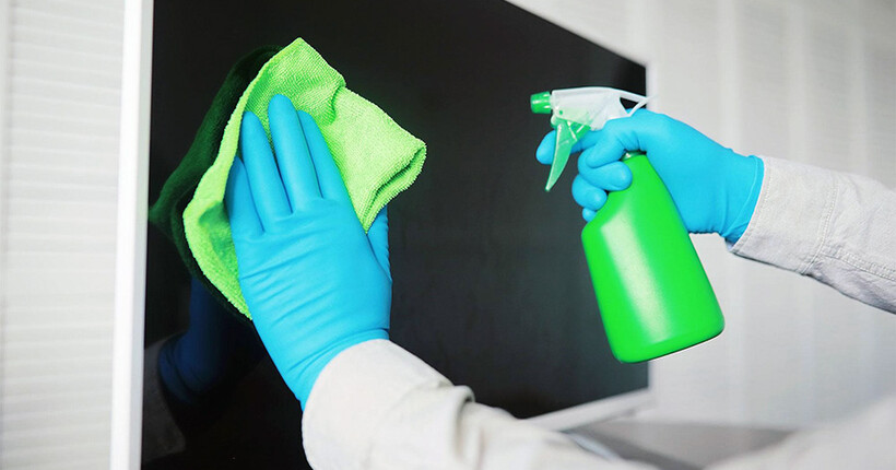 Чим можна і не можна протирати телевізор: поради для догляду