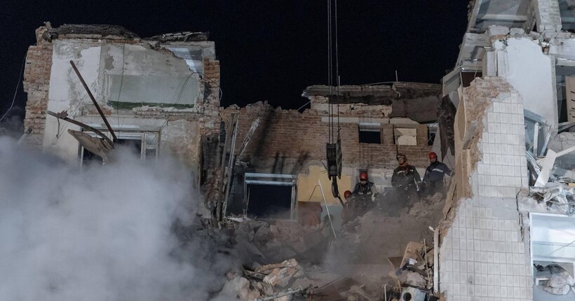 Удар по Тернополю: рятувальники продовжують розбирати завали