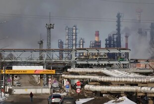 Дрони знову уразили Рязанський НПЗ: місцеві нарахували понад 10 вибухів (відео)