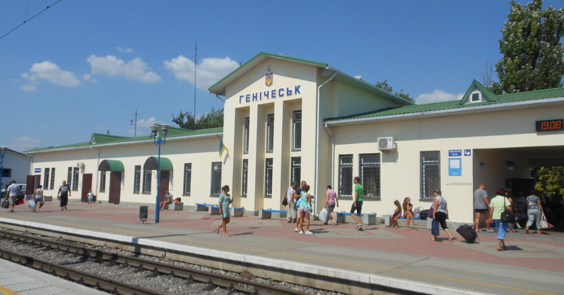 Генічеськ грабують 