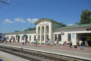 Генічеськ грабують 