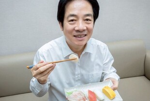 Президент Тайваню з'їв суші, щоб підтримати Японію після заборони Китаю на японські морепродукти