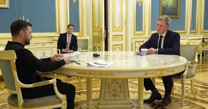 Зеленський обговорив з міністром Сухопутних військ США план завершення війни в Україні