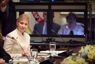 Під час переговорів про мир потрібно чинити на Москву більше тиску - посол