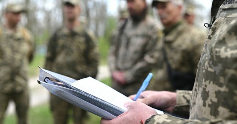 В Київському ТЦК пояснили, чому їхній співробітник вдарив авто та стріляв