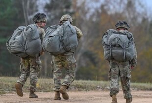 Політолог розповів, чи є вірогідність появи американських військ в Україні у разі порушення рф домовленостей
