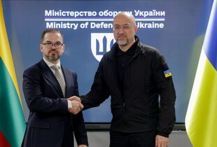 Шмигаль провів переговори з міністром оборони Литви у Києві