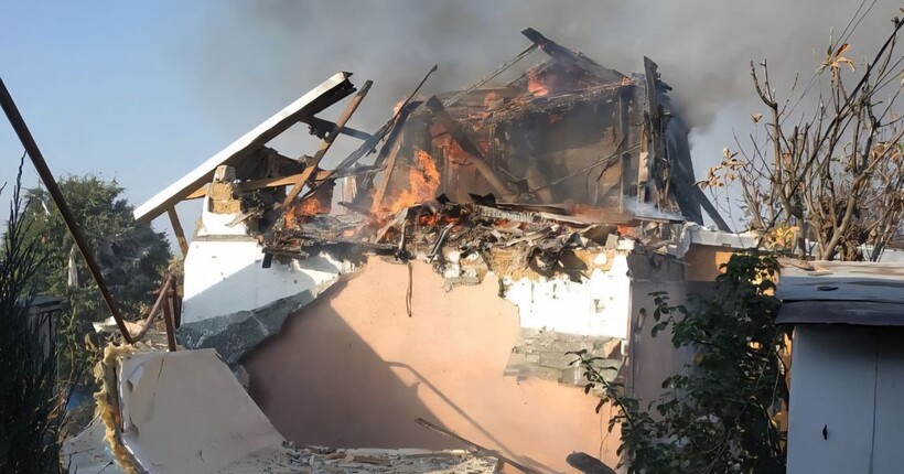 Армія рф вдарила по трьох районах Дніпропетровщини: є загиблі, пошкоджено будинки (фото)