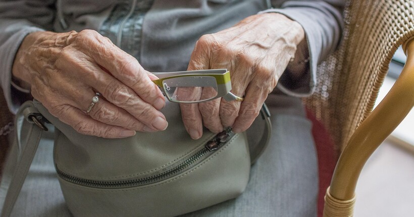 Харчування на самоті шкідливе для літніх людей - науковці