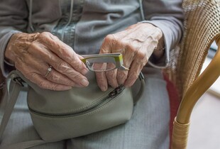 Харчування на самоті шкідливе для літніх людей - науковці