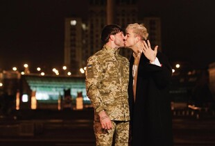 Співаку Melovin зробили пропозицію: що відомо про обранця музиканта