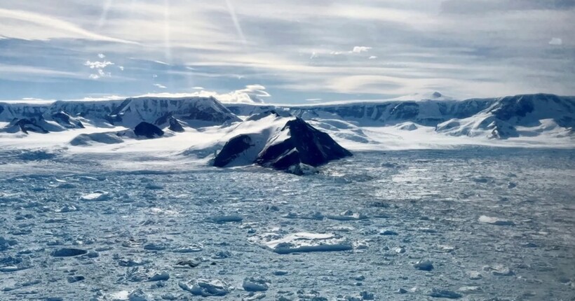 Вчені зафіксували рекордне танення льодовика в Антарктиді: зменшився майже удвічі за 60 днів