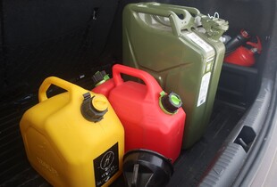 Як правильно зберігати бензин у домашніх умовах: правила безпеки