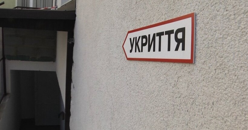 Поліція Києва розслідує інцидент, під час якого жінка не впускала матір з дитиною до укриття