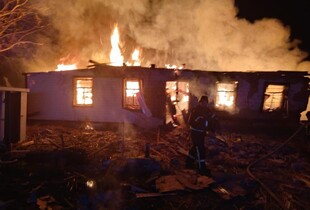 На Черкащині загорівся будинок через падіння безпілотника (фото)