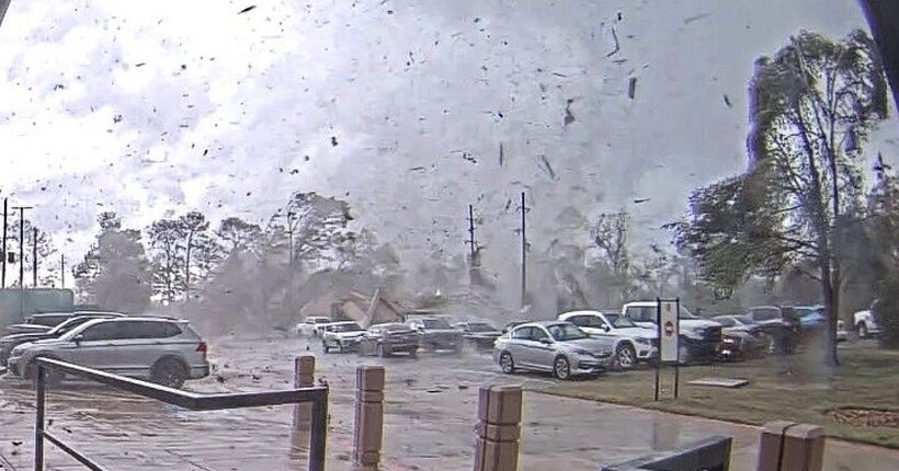 Торнадо пронісся Техасом: пошкоджено понад 100 будинків (відео)