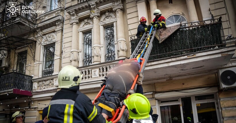 В Одесі обвалився балкон: там перебувало дві людини (фото)