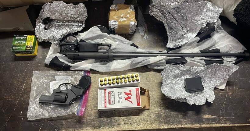 Митники викрили схему незаконного ввезення зброї через міжнародні поштові відправлення