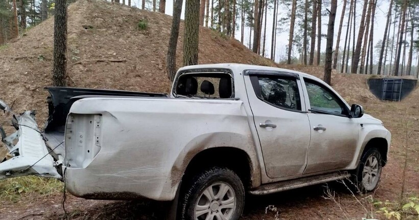 Росіяни атакували дроном автівку лісничого на Сумщині (фото)