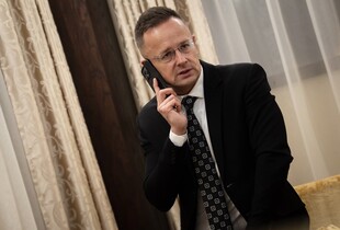 Боснія заборонила посадку літака з Сіярто на борту: що сталось