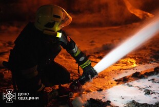 Ворог вдарив по Одещині: виникли пожежі, пошкоджено будинки і АЗС