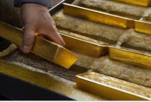 ЦБ росії вперше розпочав прямі продажі золота зі своїх резервів – розвідка