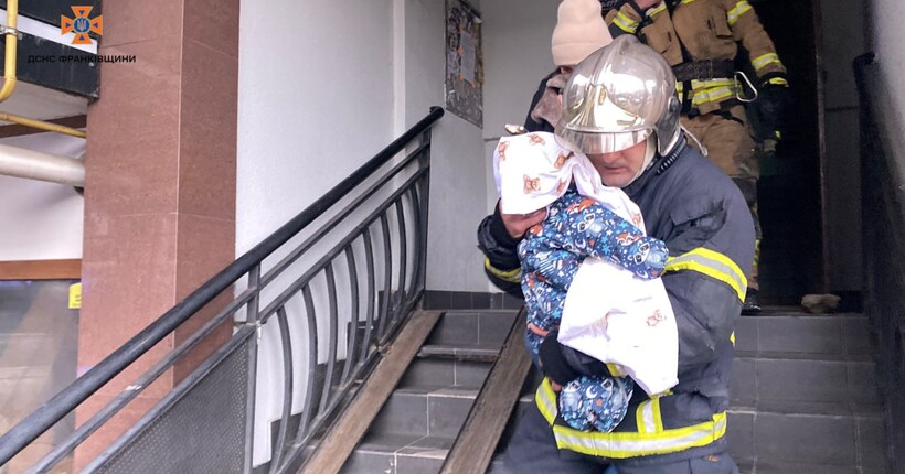 Пожежа в квартирі в Івано-Франківську: евакуйовано семеро людей, серед них двоє дітей