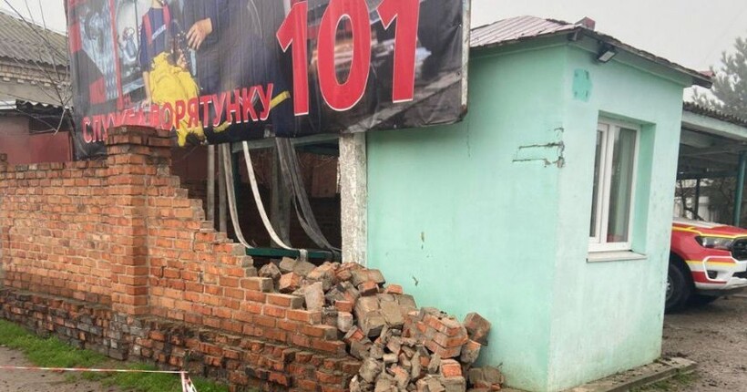 Росіяни вдруге атакували будівлю підрозділу ДСНС у Запоріжжі (фото)