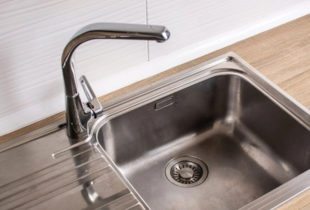 Як відновити вигляд мийки з нержавійки: два прості, проте дієві способи 