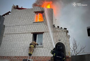 На Чернігівщині ворожий дрон атакував житловий будинок: постраждала дитина