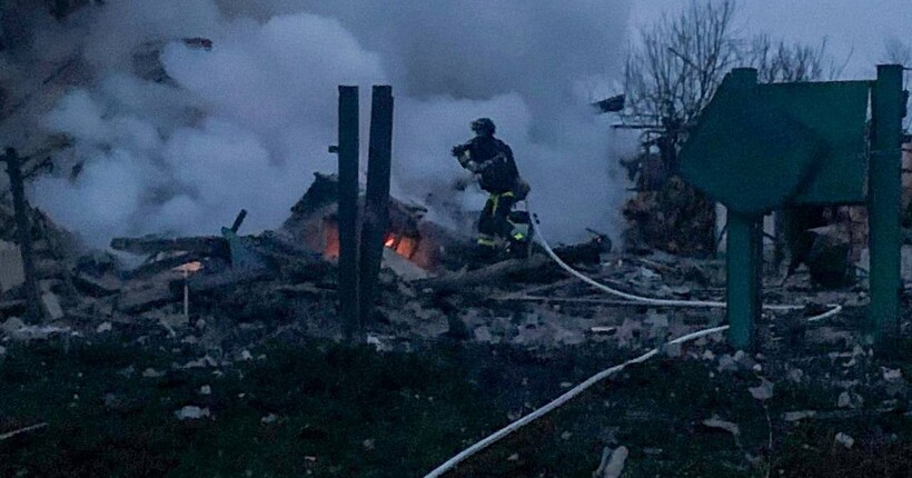 Росіяни вдарили КАБом по Немишлянському району у Харкові: також пошкоджено багатоповерхівку на Салтівці