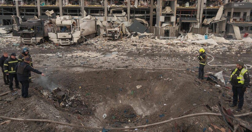 Будь-яка пропозиція про мир звучить як фарс, поки рф атакує Україну ракетами - посол ЄС