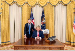 Син Трампа анонсував передпродаж горілки під брендом Trumpvodka