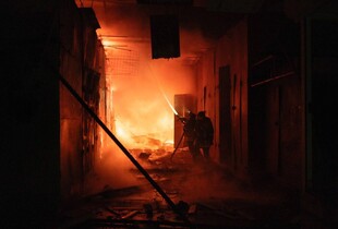Удар по ринку в Краматорську: поранено жінку, пожежа охопила 1800 кв. м
