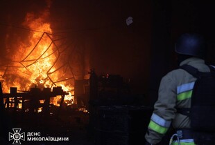 Атака на Миколаїв: вогнеборці ліквідували пожежу (фото, відео)