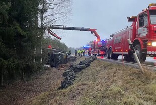 У Фінляндії перекинулась військова вантажівка з солдатами: подробиці