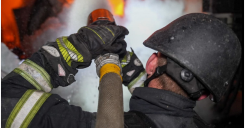 У Миколаєві після атаки дронів загорілася багатоповерхівка