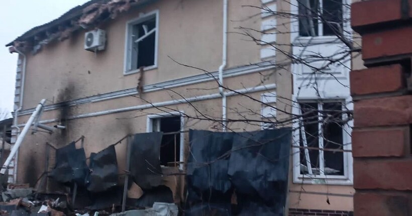 Удар по Чорнобаївці: у ДСНС показали кадри наслідків обстрілу (фото)