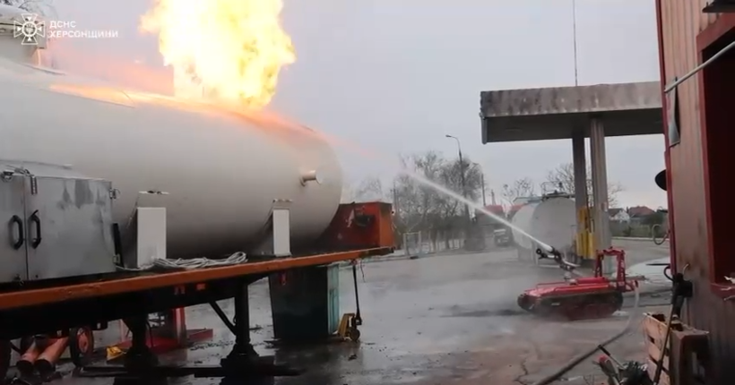 У Херсоні російські війська атакували рятувальників під час гасіння пожежі