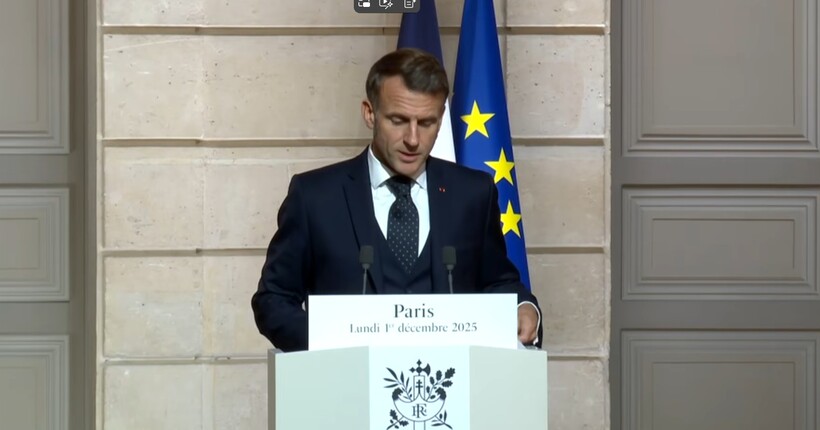 Україна - єдина, хто може обговорювати території - Макрон