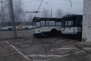 Російський артилерійський обстріл пошкодив 19 тролейбусів у Херсоні (фото)