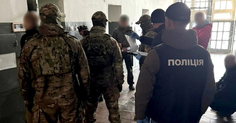 Поліцейські викрили схему з постачання наркотиків до колонії у Житомирі