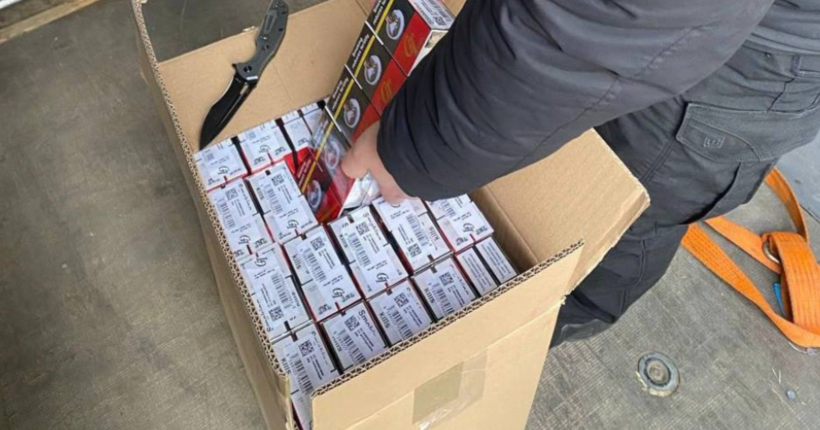 Закарпатські митники викрили схему нелегального ввезення сигарет під виглядом гуманітарної допомоги на 3,5 млн грн