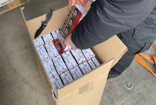 Закарпатські митники викрили схему нелегального ввезення сигарет під виглядом гуманітарної допомоги на 3,5 млн грн