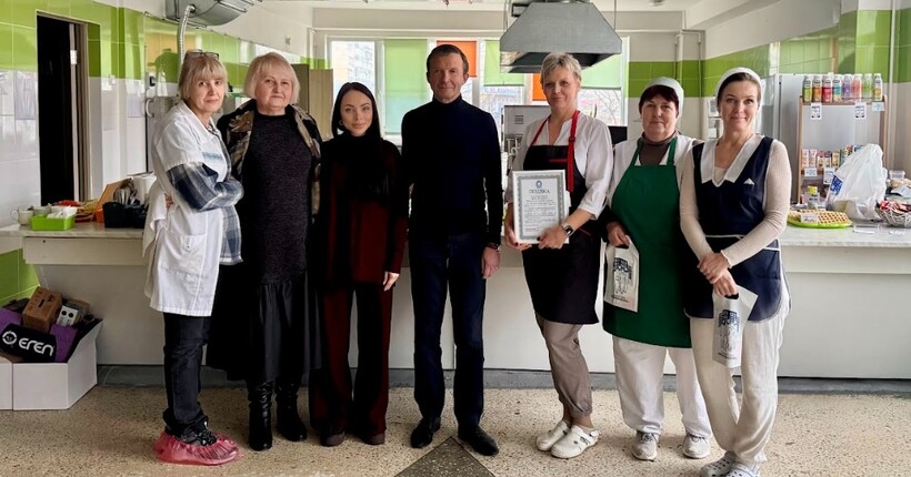 На Оболоні волонтери підтримали працівників шкільних їдалень